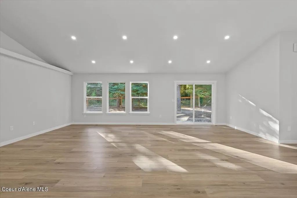 10050 E Duce Road Athol ID 83801