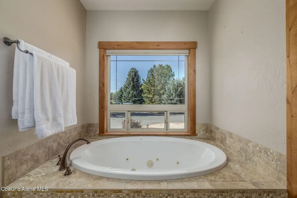 5960 N 17th Street Dalton Gardens ID 83815