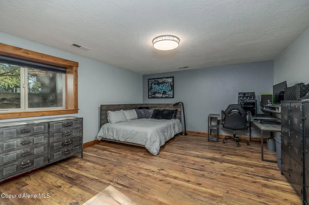 5960 N 17th Street Dalton Gardens ID 83815