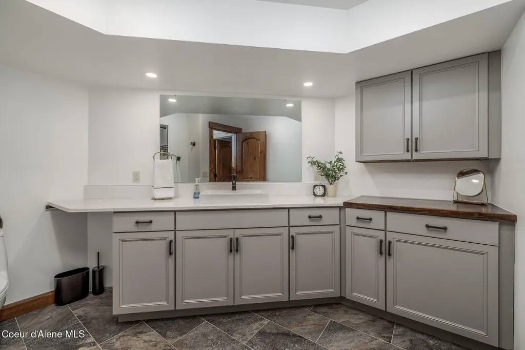 5960 N 17th Street Dalton Gardens ID 83815