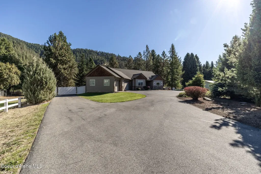 5960 N 17th Street Dalton Gardens ID 83815