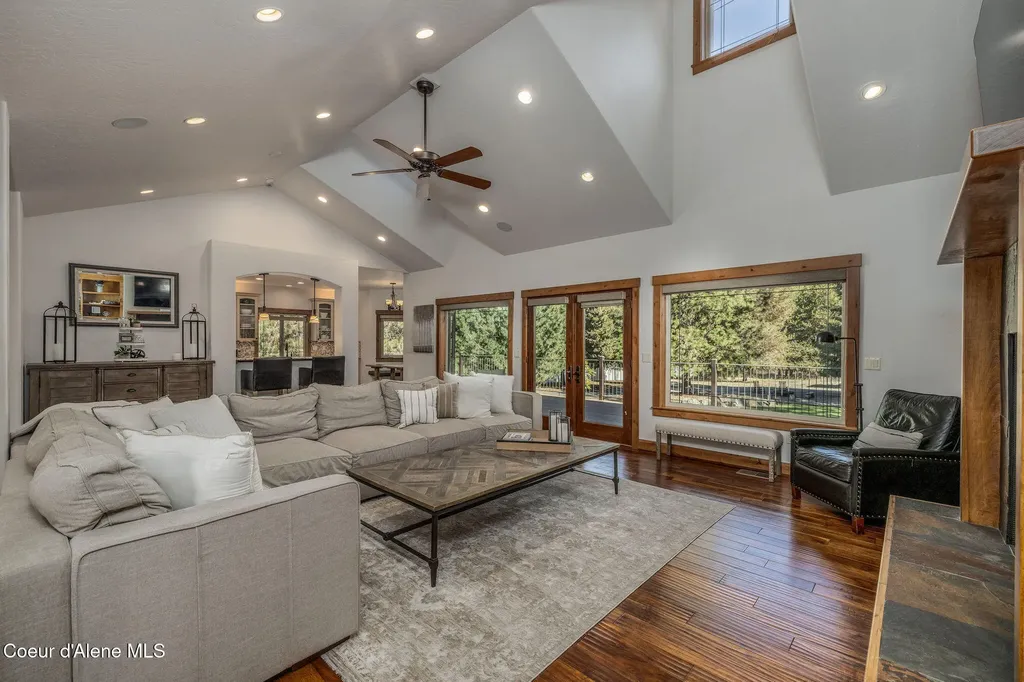 5960 N 17th Street Dalton Gardens ID 83815
