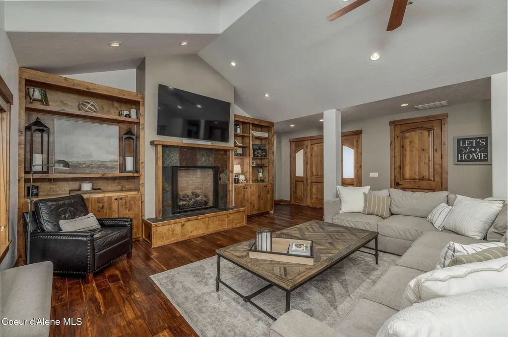 5960 N 17th Street Dalton Gardens ID 83815