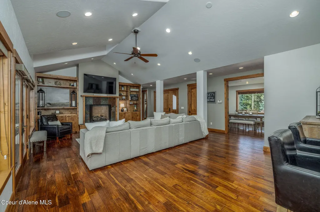 5960 N 17th Street Dalton Gardens ID 83815