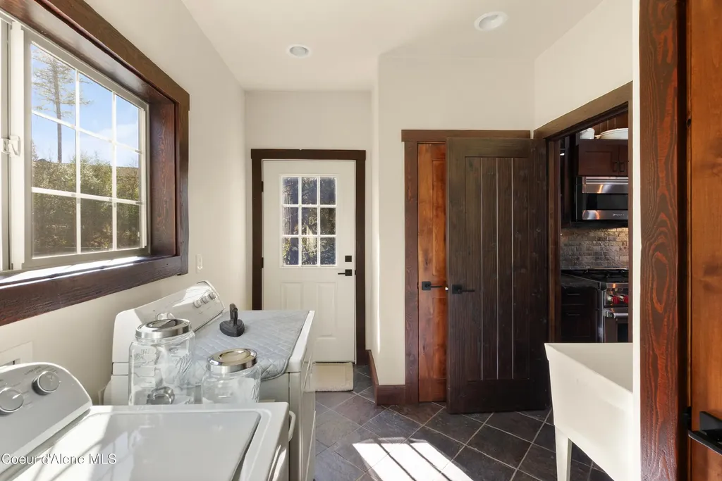 1515 E Red Barn Road Harrison ID 83833