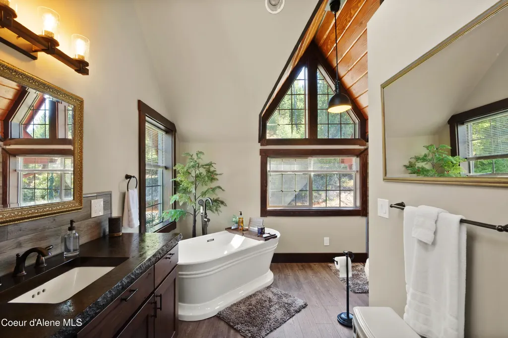 1515 E Red Barn Road Harrison ID 83833