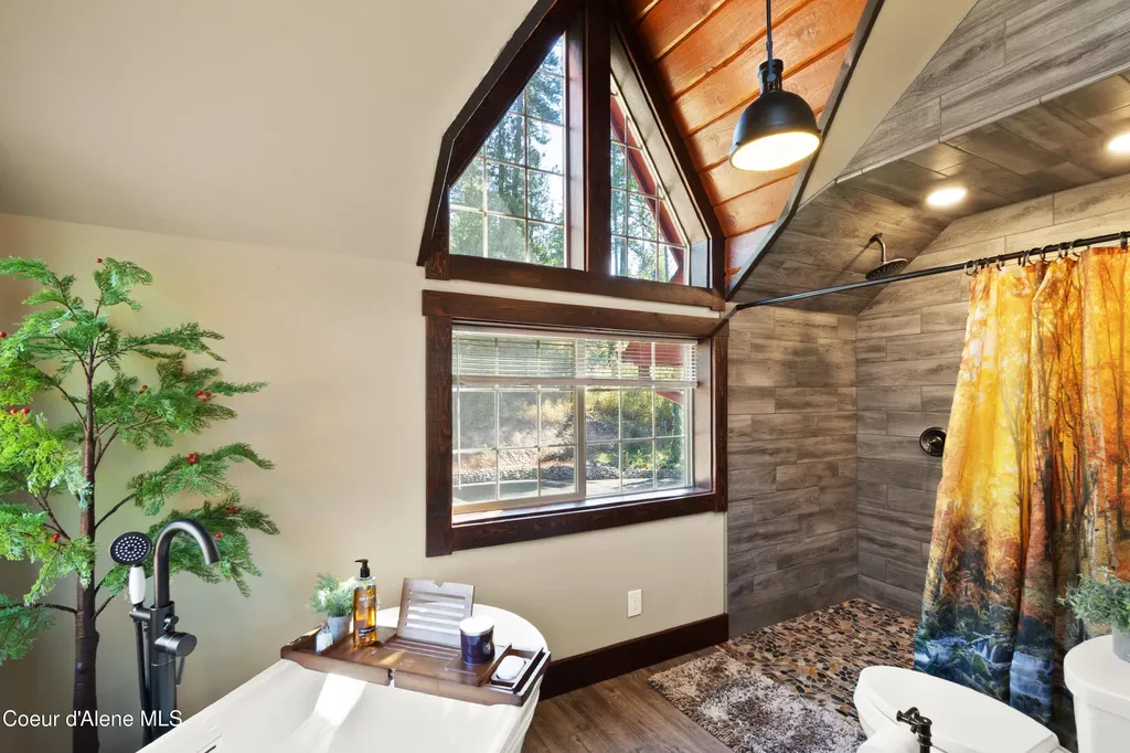 1515 E Red Barn Road Harrison ID 83833