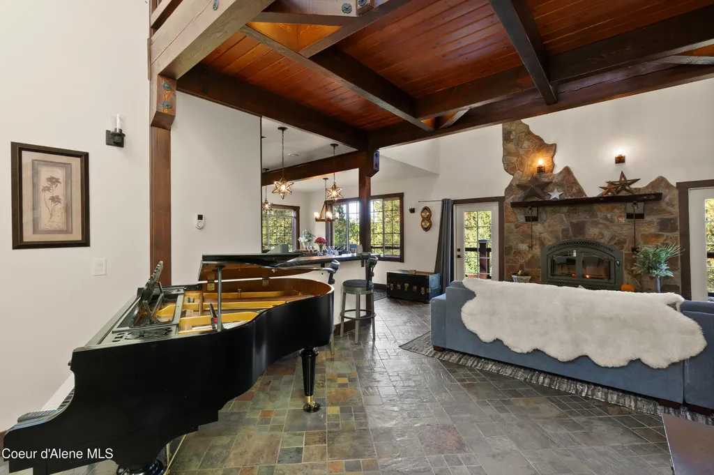 1515 E Red Barn Road Harrison ID 83833