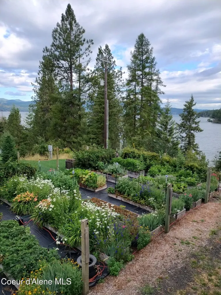 1515 E Red Barn Road Harrison ID 83833