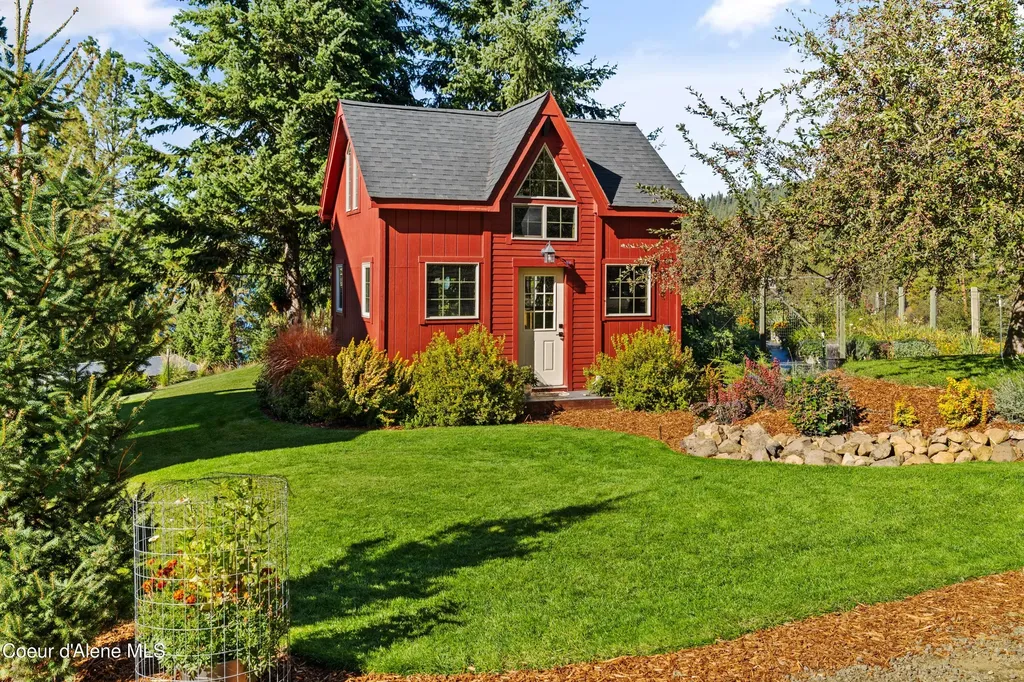 1515 E Red Barn Road Harrison ID 83833