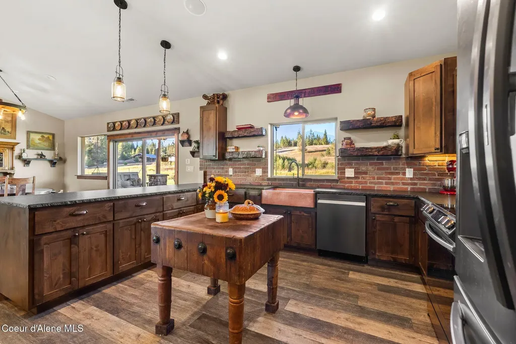 251 Louie Knotts Lane Oldtown ID 83822