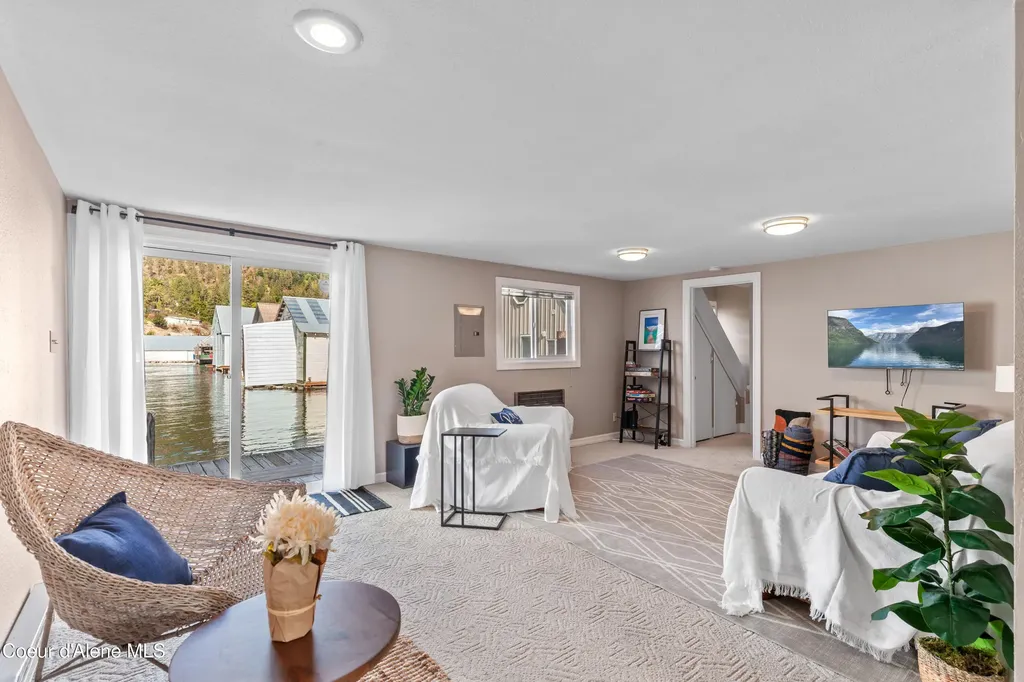 16862 E Boileaus G Dock Bayview ID 83803