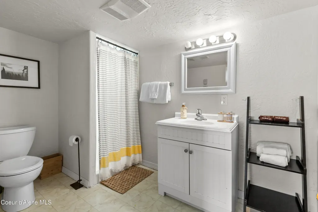 16862 E Boileaus G Dock Bayview ID 83803