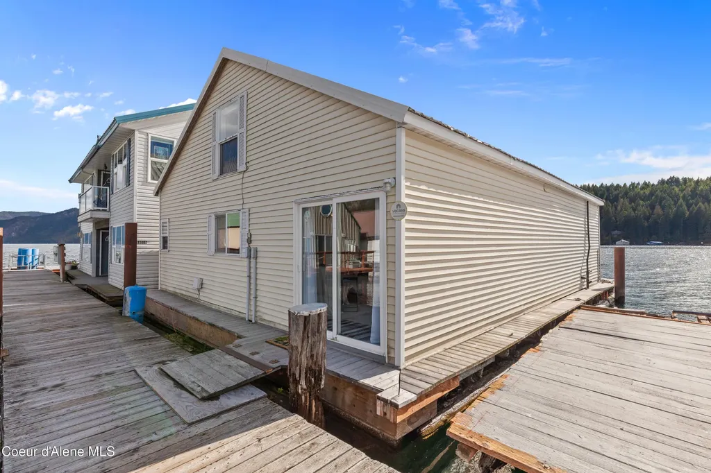 16862 E Boileaus G Dock Bayview ID 83803