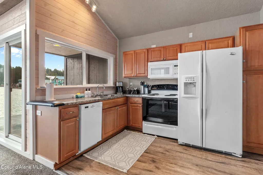 16862 E Boileaus G Dock Bayview ID 83803