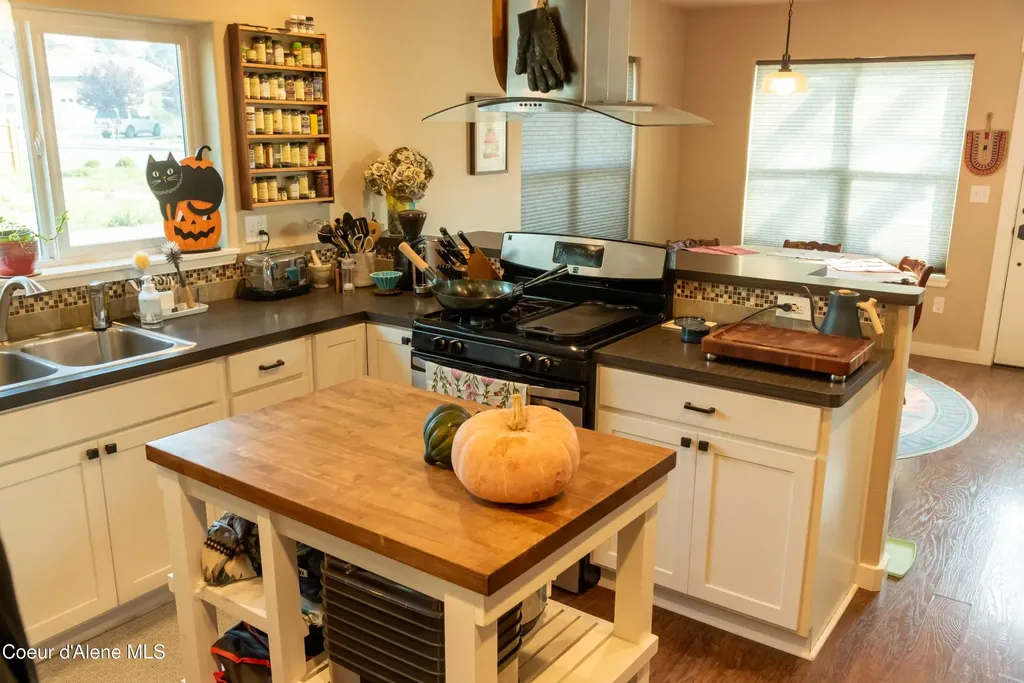 1523 Nicholas Way Sandpoint ID 83864