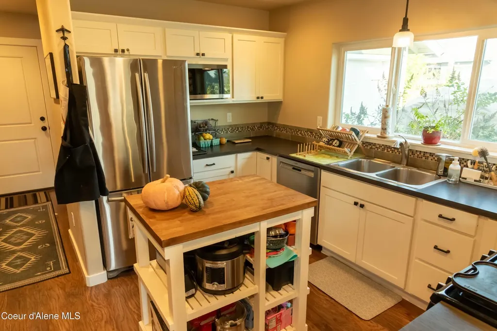 1523 Nicholas Way Sandpoint ID 83864