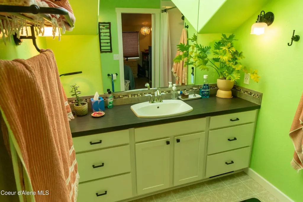 1523 Nicholas Way Sandpoint ID 83864