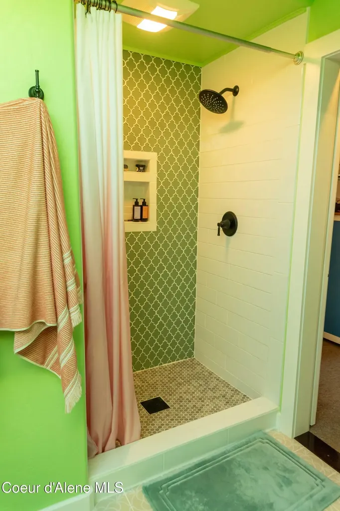 1523 Nicholas Way Sandpoint ID 83864