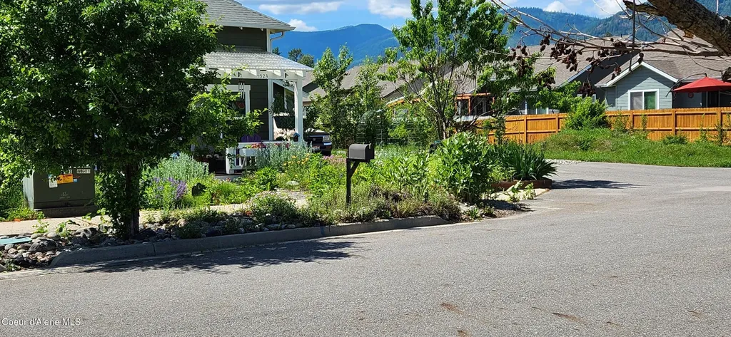 1523 Nicholas Way Sandpoint ID 83864