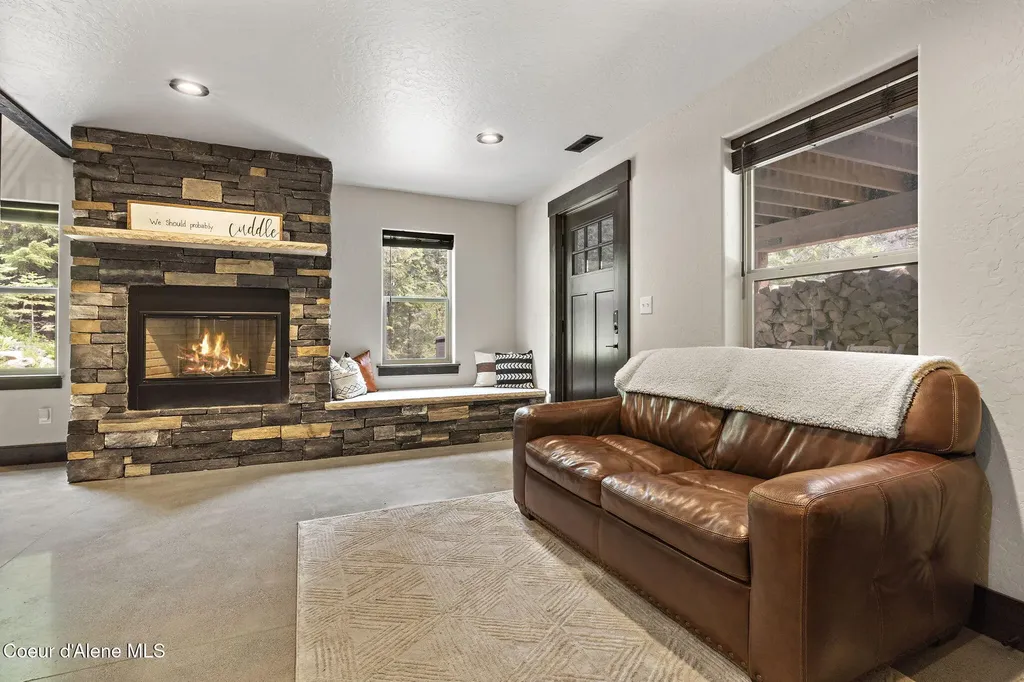 12704 N Lakewood Drive Hayden ID 83835