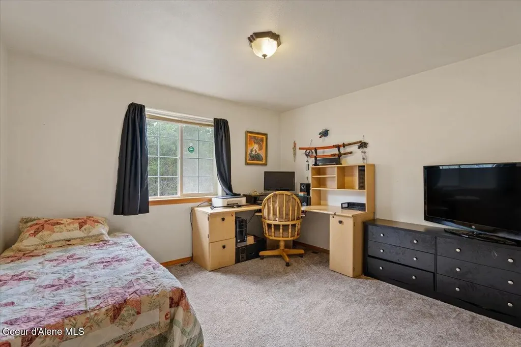 811 E Seasons Road Athol ID 83801