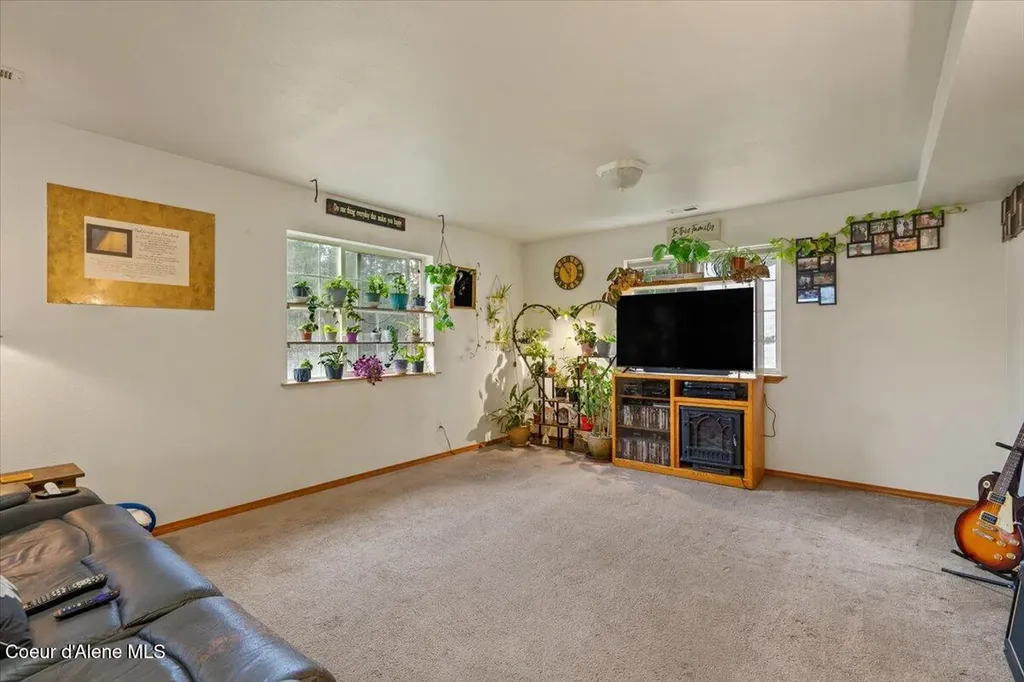 811 E Seasons Road Athol ID 83801