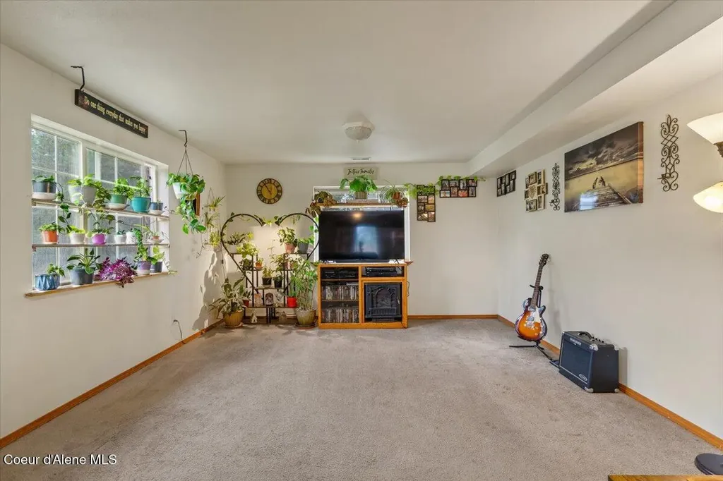 811 E Seasons Road Athol ID 83801