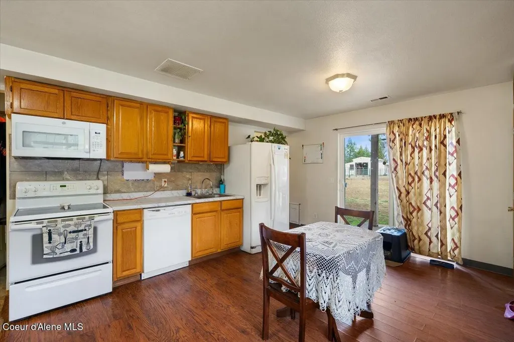 811 E Seasons Road Athol ID 83801