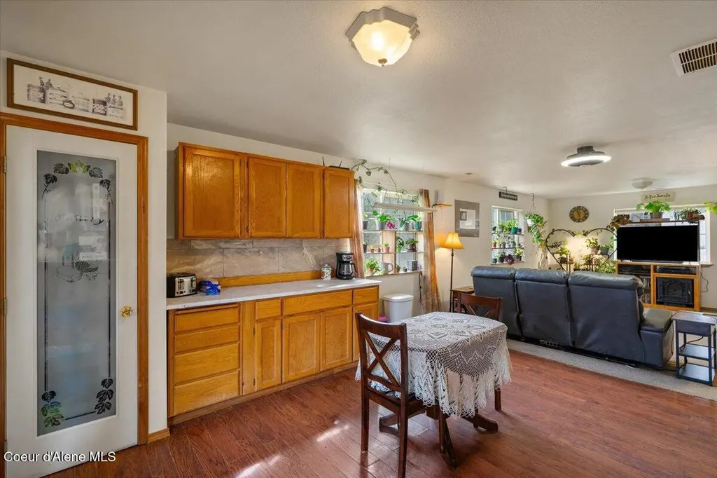 811 E Seasons Road Athol ID 83801