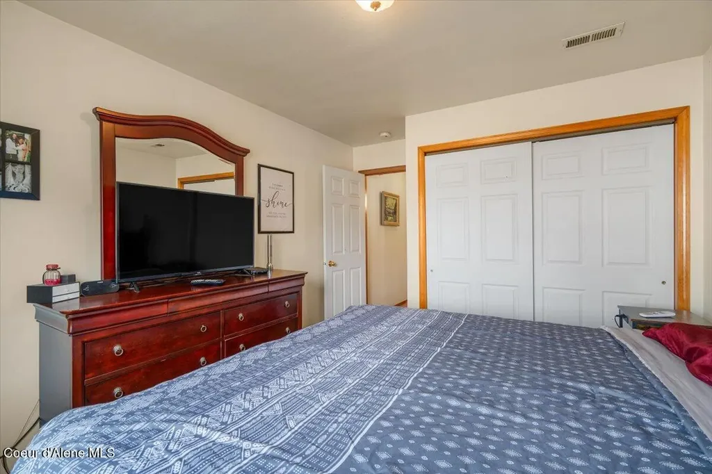 811 E Seasons Road Athol ID 83801