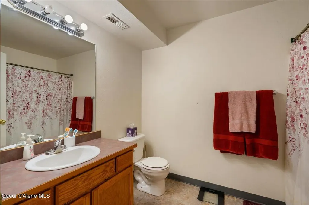 811 E Seasons Road Athol ID 83801