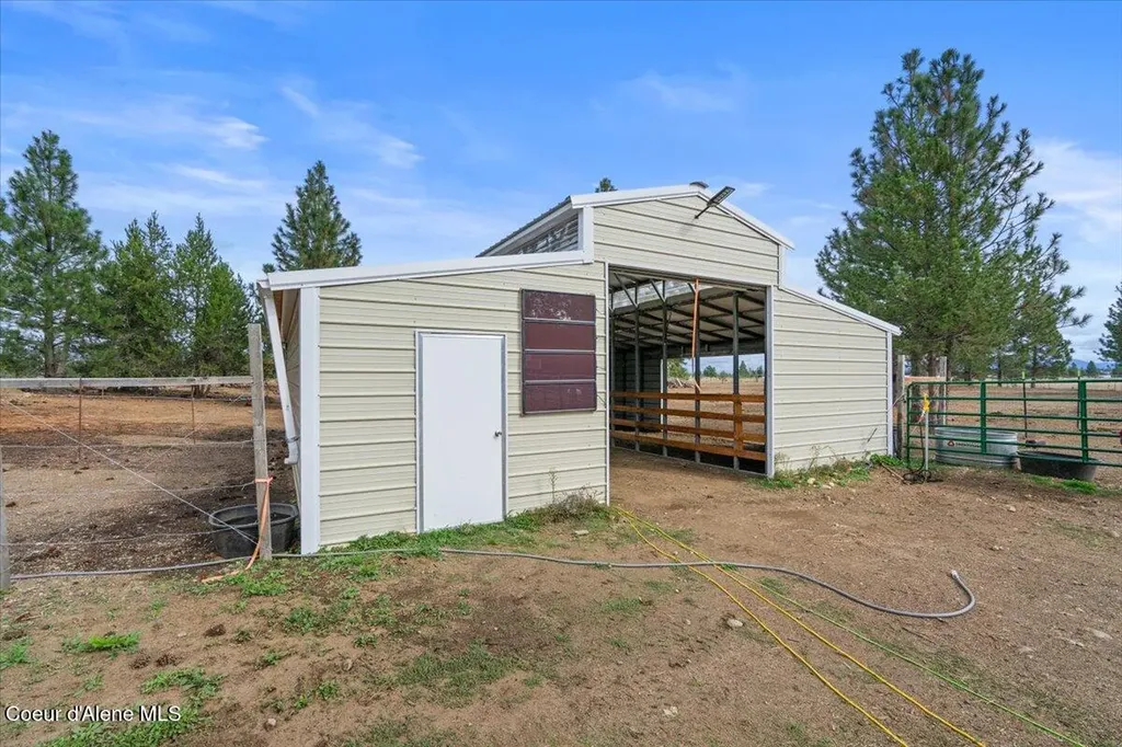 811 E Seasons Road Athol ID 83801