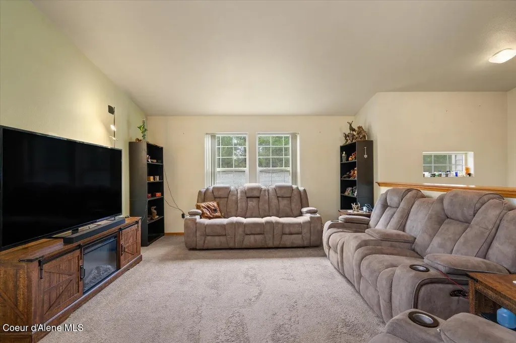 811 E Seasons Road Athol ID 83801