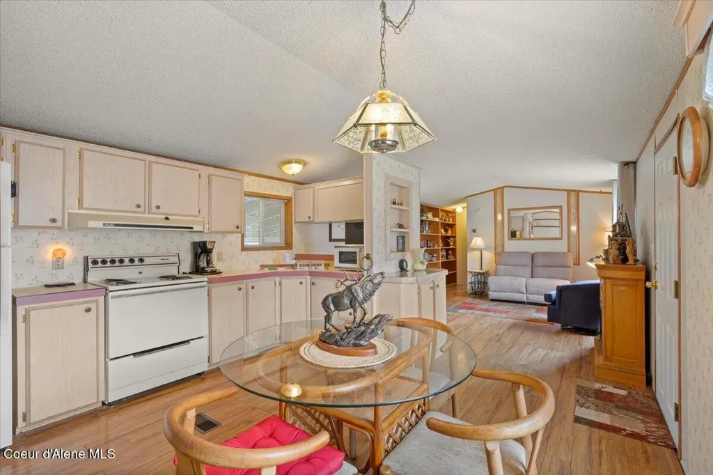 647 W Kentucky Avenue Hayden ID 83835