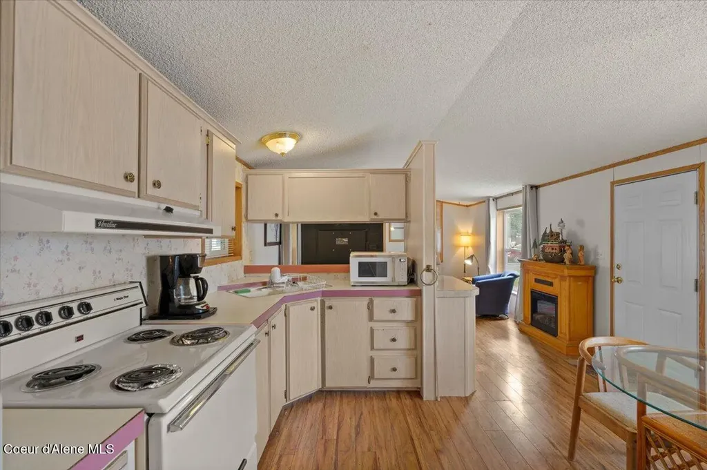 647 W Kentucky Avenue Hayden ID 83835