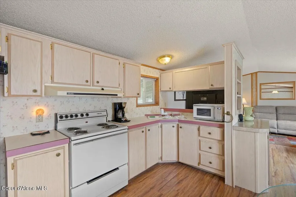 647 W Kentucky Avenue Hayden ID 83835