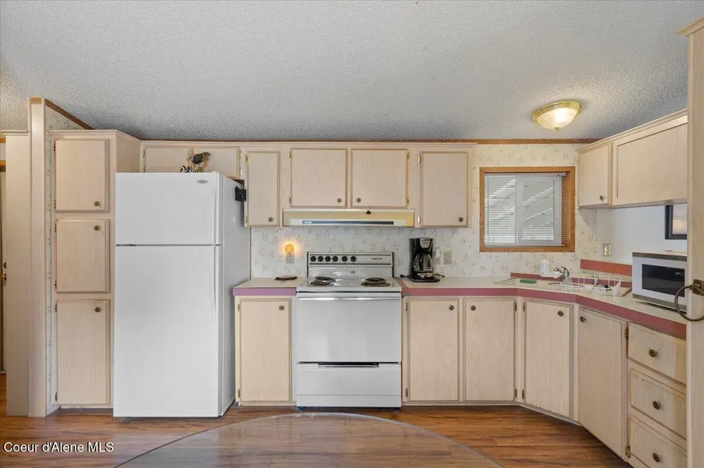 647 W Kentucky Avenue Hayden ID 83835