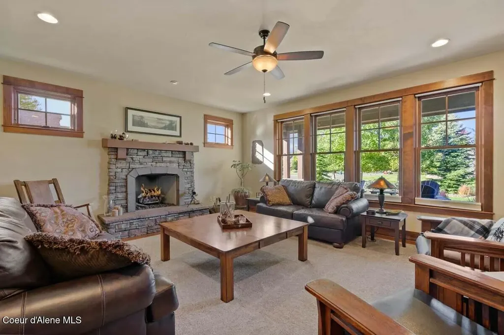 1538 E Bruin Loop Hayden ID 83835