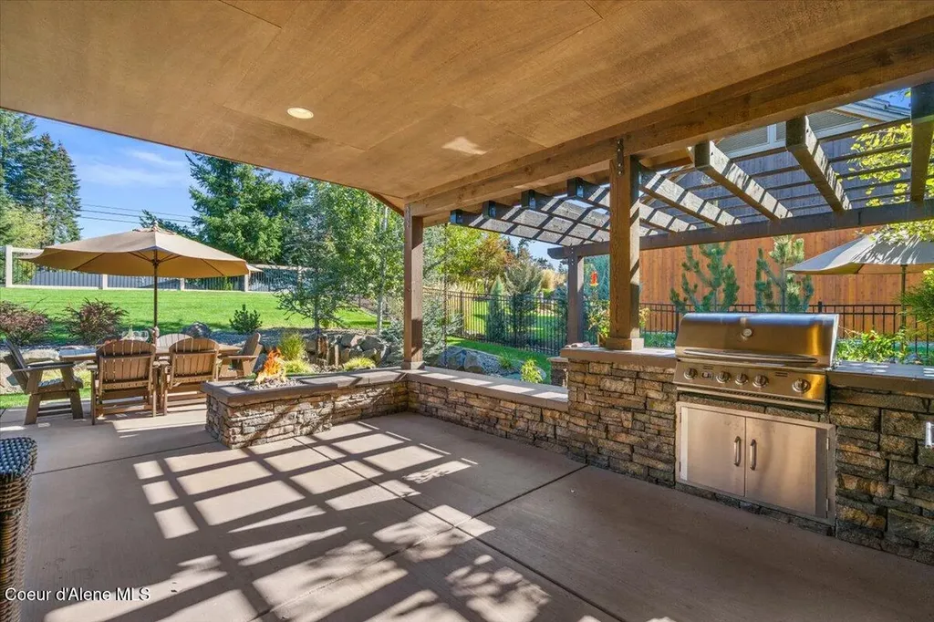 1538 E Bruin Loop Hayden ID 83835