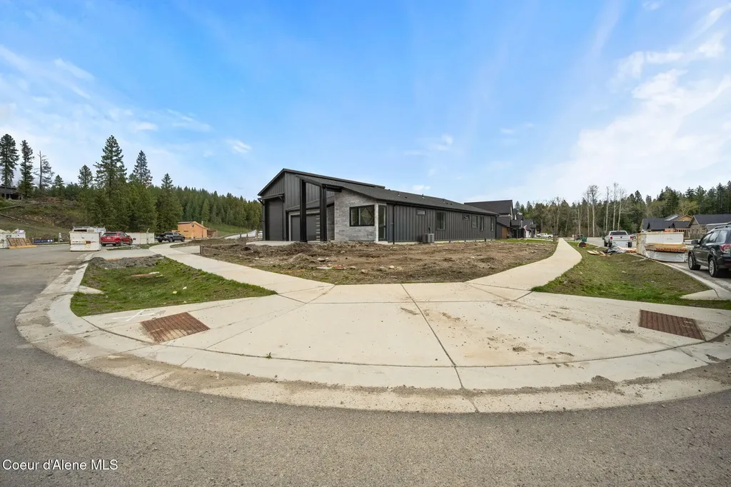 952 E Steeple Chase Road Hayden ID 83835