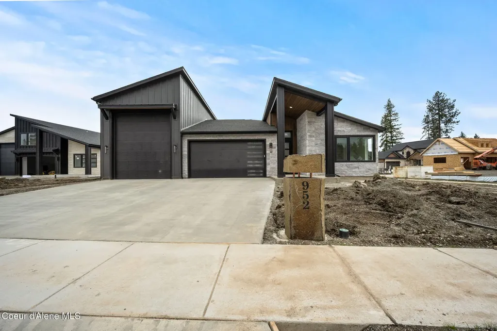 952 E Steeple Chase Road Hayden ID 83835