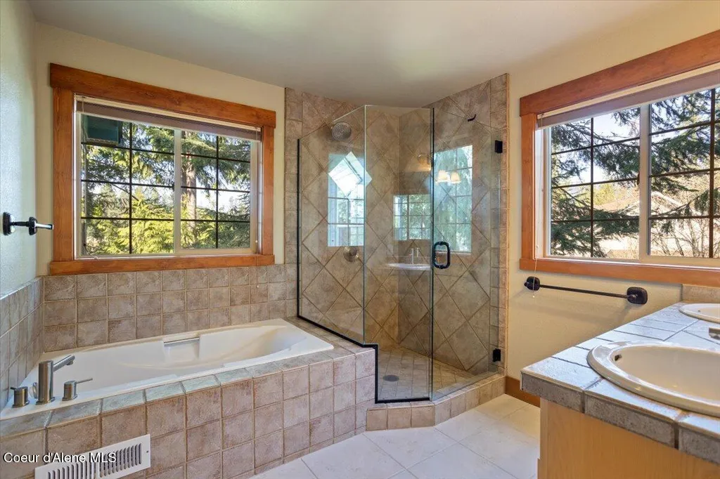 414 Creekside Lane Sandpoint ID 83864