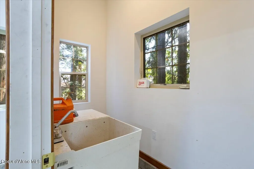 414 Creekside Lane Sandpoint ID 83864