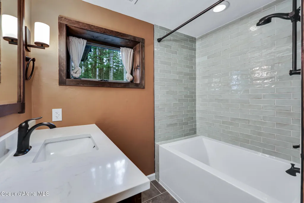 16204 N Pinewood Way Hayden ID 83835