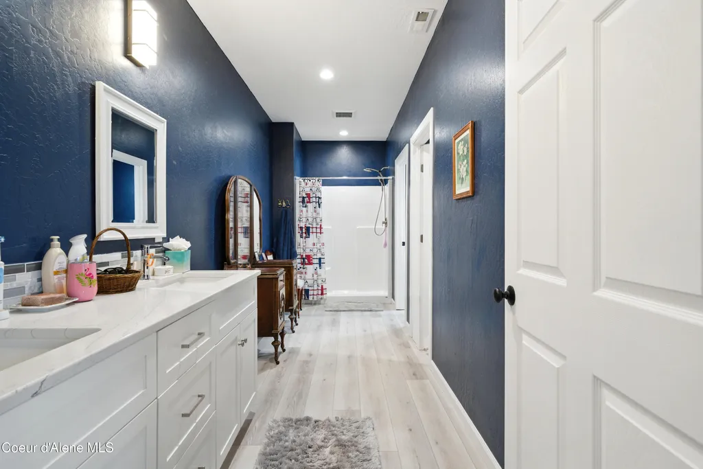 153 Sandy Beach Lane Cocolalla ID 83813