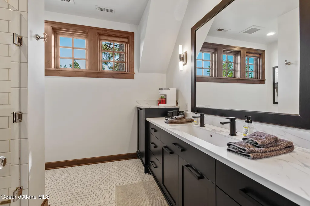 2623 E Old Barn Court Harrison ID 83833