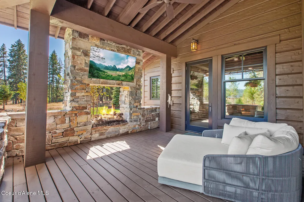 2623 E Old Barn Court Harrison ID 83833