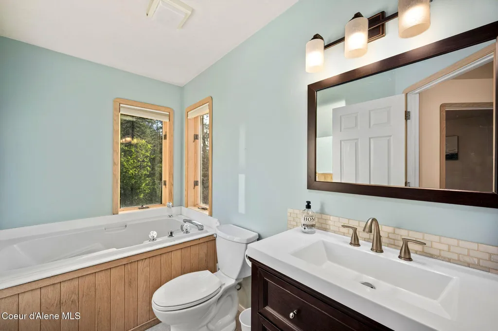 3338 Bottle Bay Road Sagle ID 83860