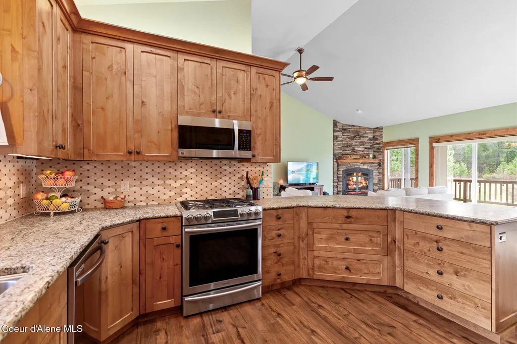 19133 N Ella Road Rathdrum ID 83858